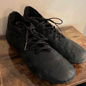 Men’s size 9 1/2 Adidas predator soccer cleats